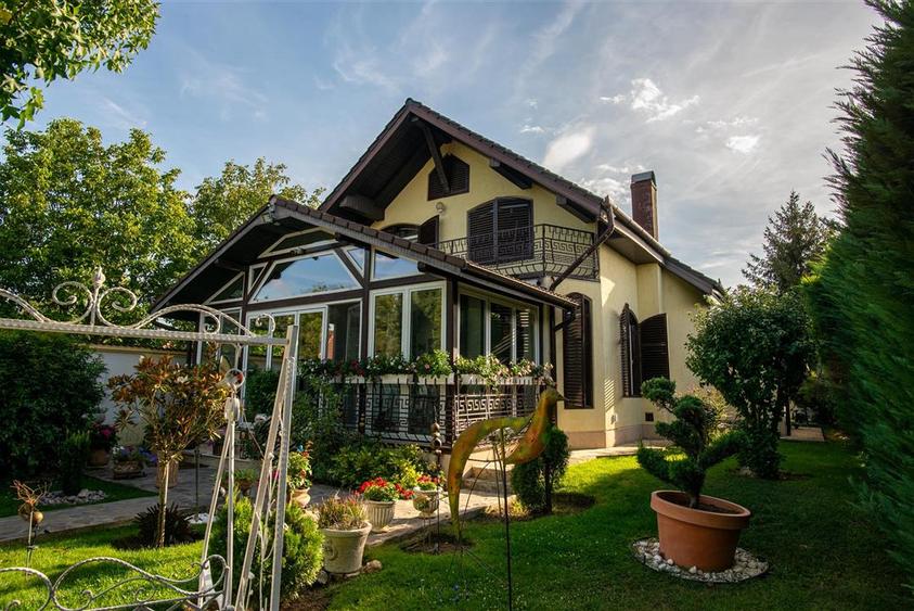 Casă cu 5 camere cu Teren 1229 Mp în Rontău
