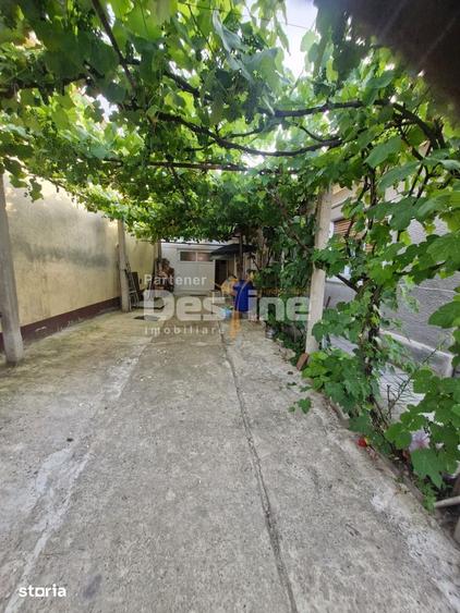 Casă cu 6 camere cu Canalizare în Central