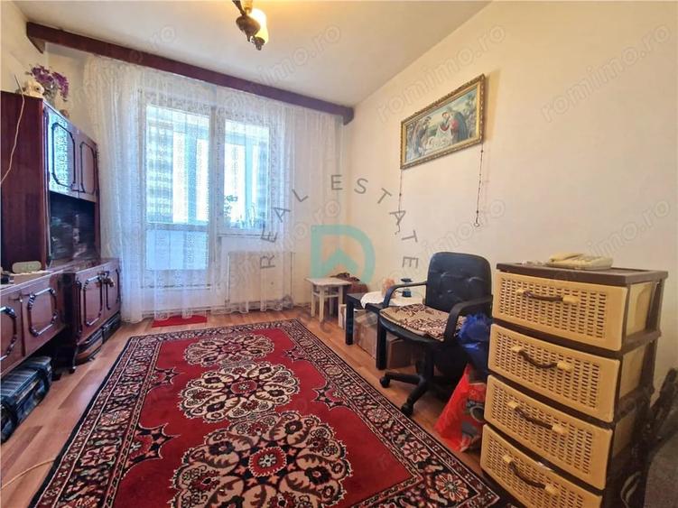 Apartament cu 3 camere decomandat în Astra