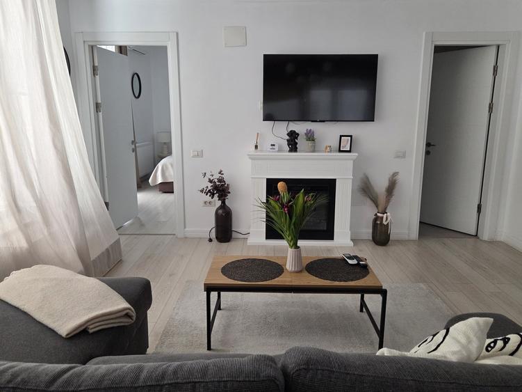 Apartament cu 2 camere semidecomandat, mobilat în Victoriei