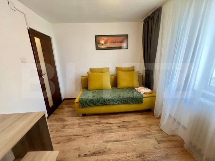 Apartament cu 3 camere semidecomandat în Rogerius