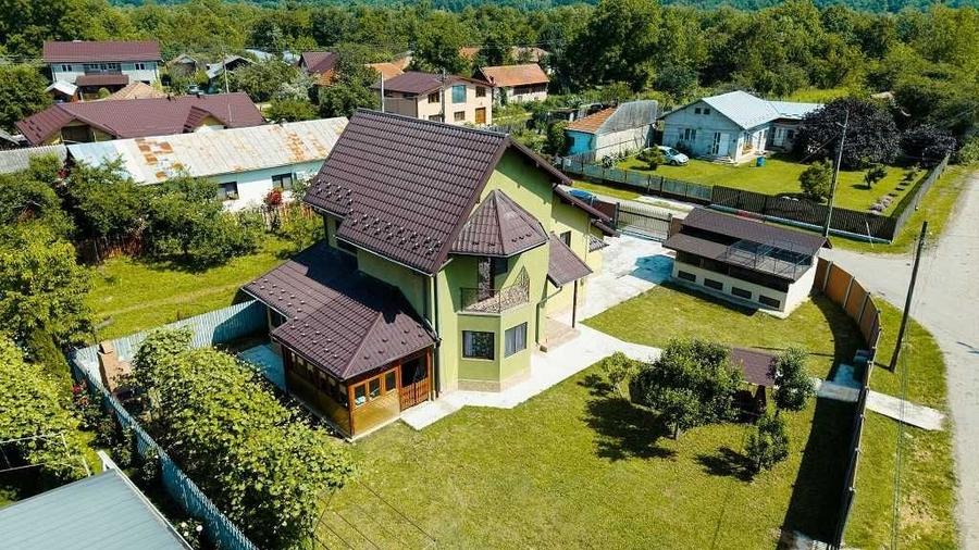 Casă cu 4 camere cu Teren 667 Mp în Bănești