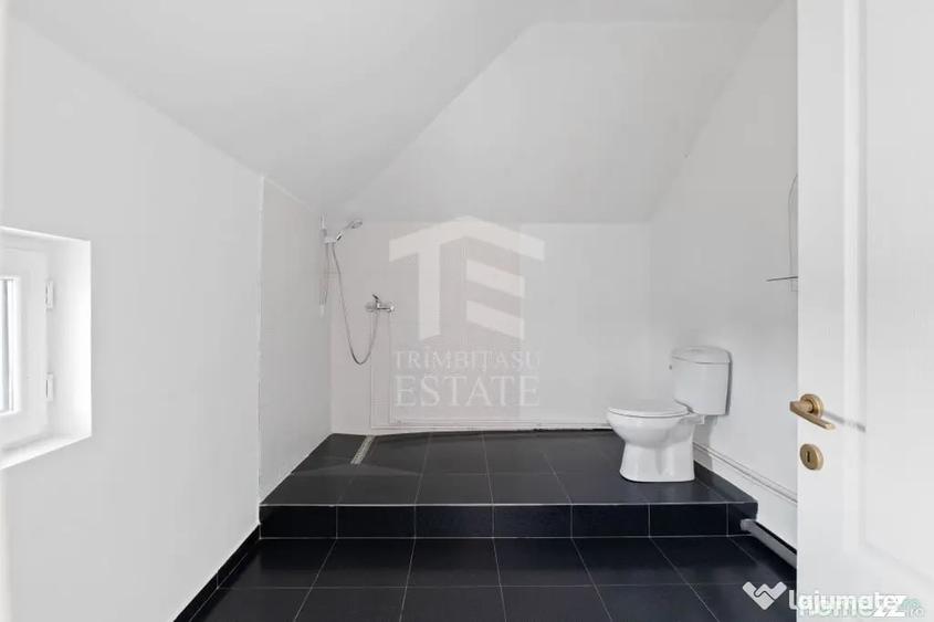Casă cu 7 camere cu Teren 1446 Mp în Macea