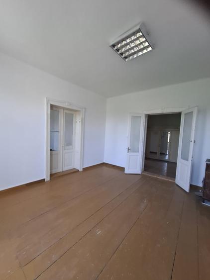 Casă individuală cu 6 camere cu Canalizare în Gelu