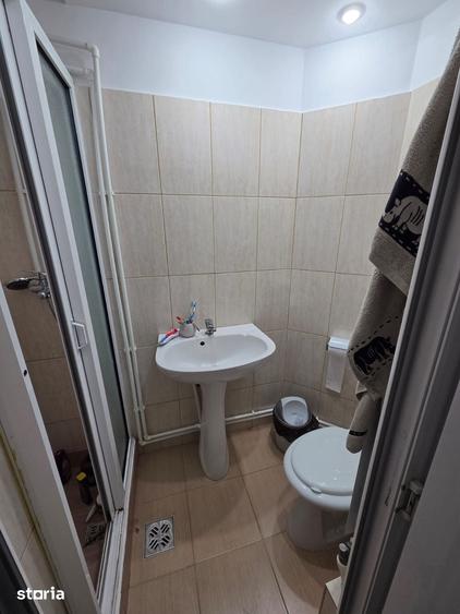 Apartament cu 4 camere decomandat în E3