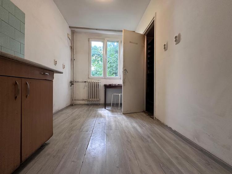 Apartament cu 3 camere decomandat în Drumul Taberei