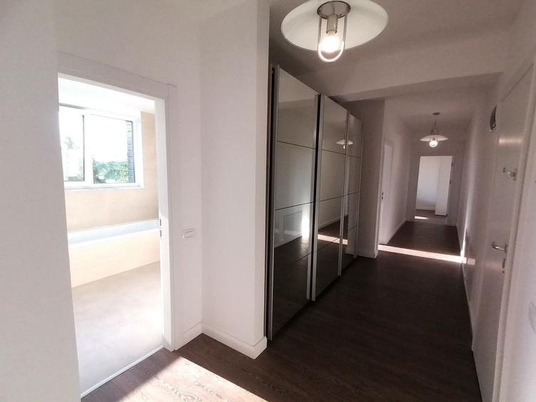 Apartament cu 3 camere decomandat în Pipera