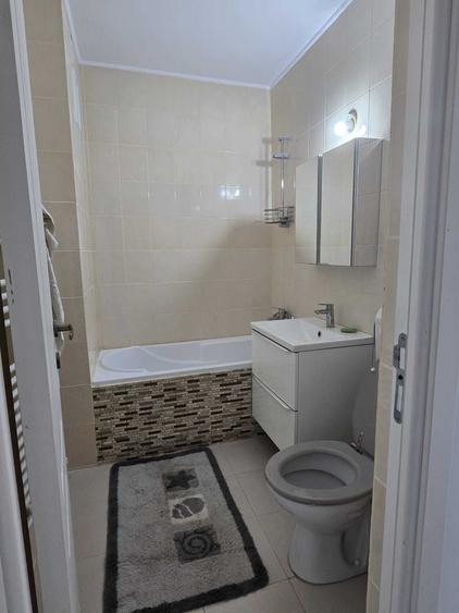 Apartament cu 4 camere semidecomandat în Exterior Vest