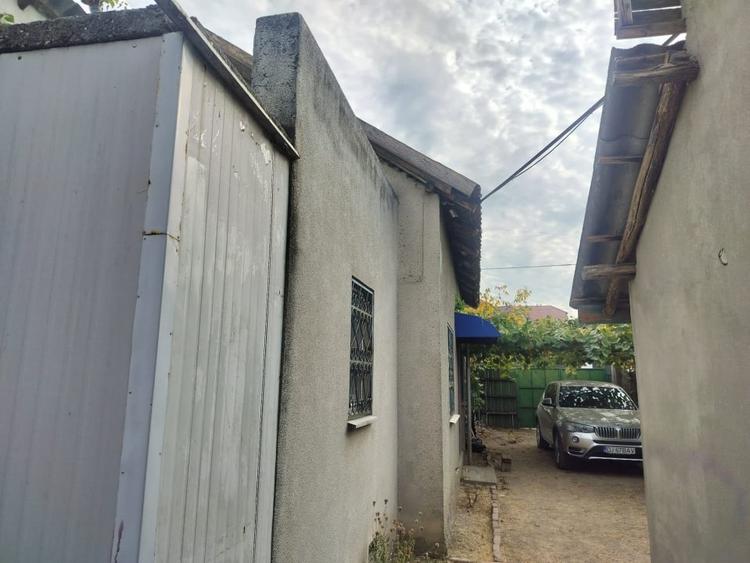Casă individuală cu 2 camere cu Garaj în Malu Mare