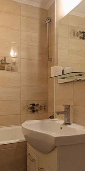 Apartament cu 3 camere semidecomandat, mobilat în Sălăjan