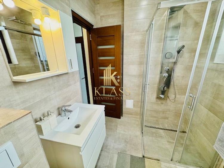 Apartament cu 3 camere semidecomandat, mobilat în Capitale