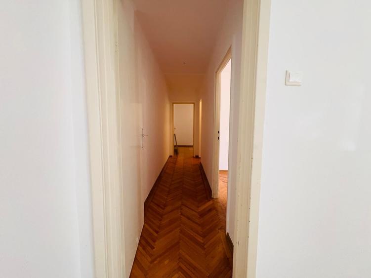 Apartament cu 3 camere semidecomandat în Șagului