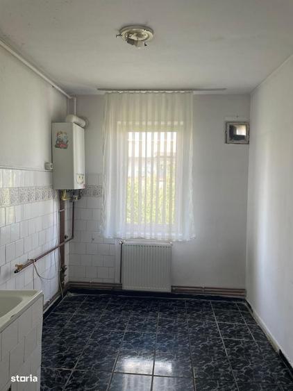 Apartament cu 3 camere decomandat în Tudor