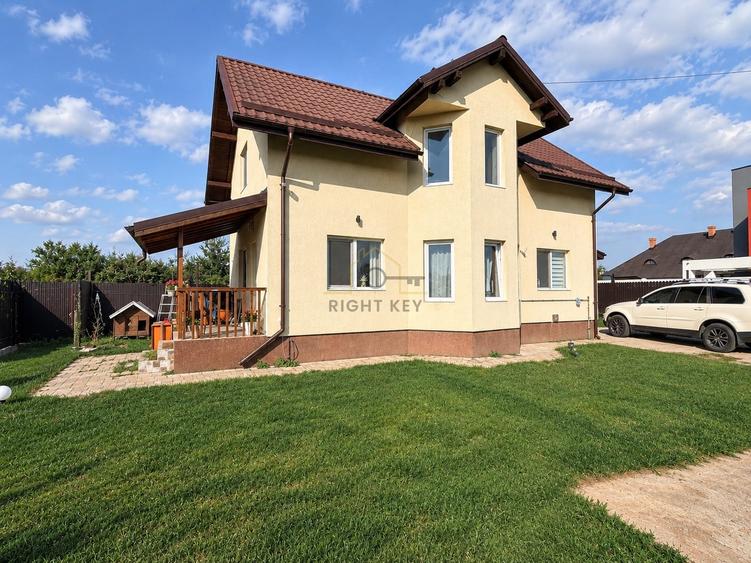 Casă individuală cu 9 camere cu Teren 600 Mp în Domnești