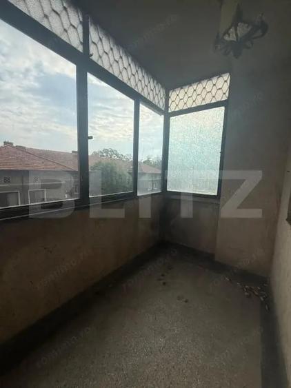 Apartament cu 4 camere semidecomandat în Central