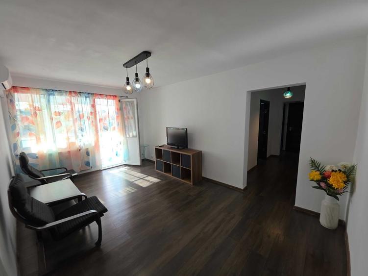 Apartament cu 2 camere decomandat în Titan