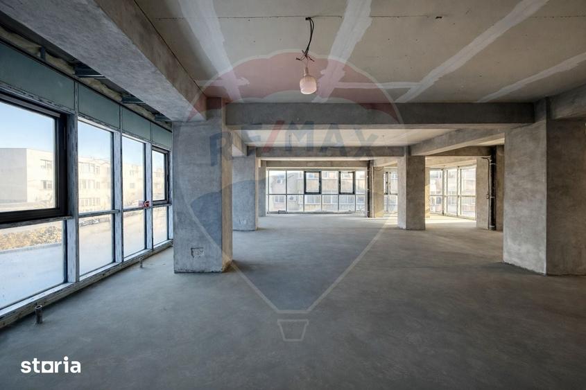 Spațiu comercial, de 954.81 mp, în Boema