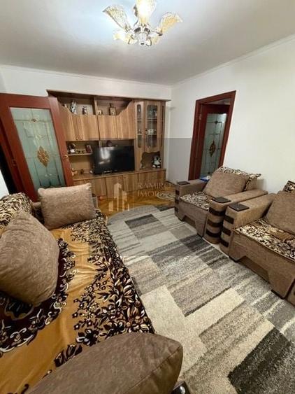 Apartament cu 3 camere semidecomandat, mobilat în Alexandru Obregia