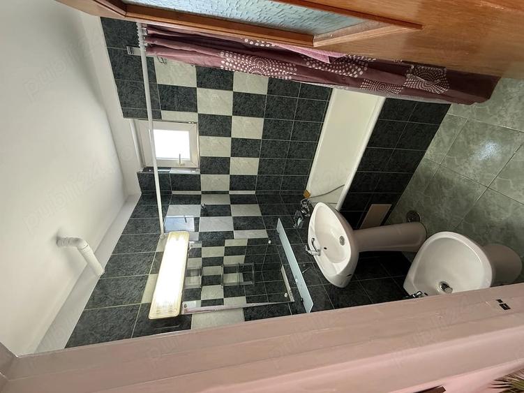 Apartament cu 3 camere semidecomandat în Apusului
