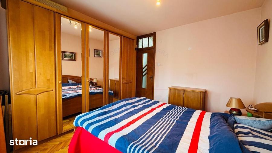 Apartament cu 4 camere decomandat în Piața Centrală
