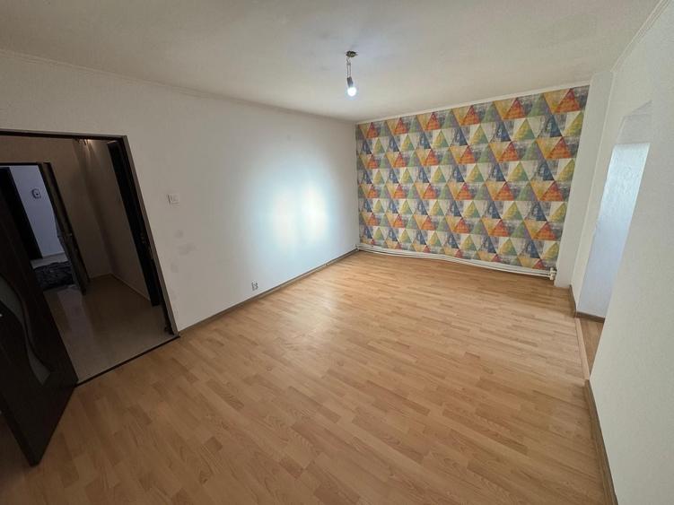 Vand apartament cu 4 camere zona Obcini - 2