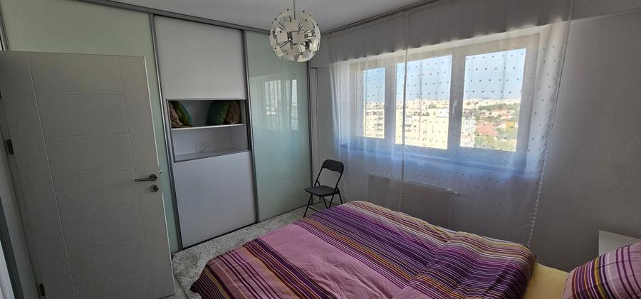 Apartament cu 3 camere semidecomandat în Panduri