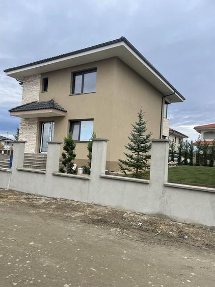Casă cu 4 camere în Dezmir