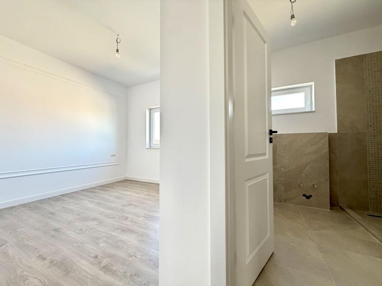Duplex cu 5 camere cu Canalizare în Ghiroda