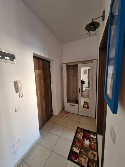 Apartament cu 2 camere semidecomandat, mobilat în Drumul Taberei