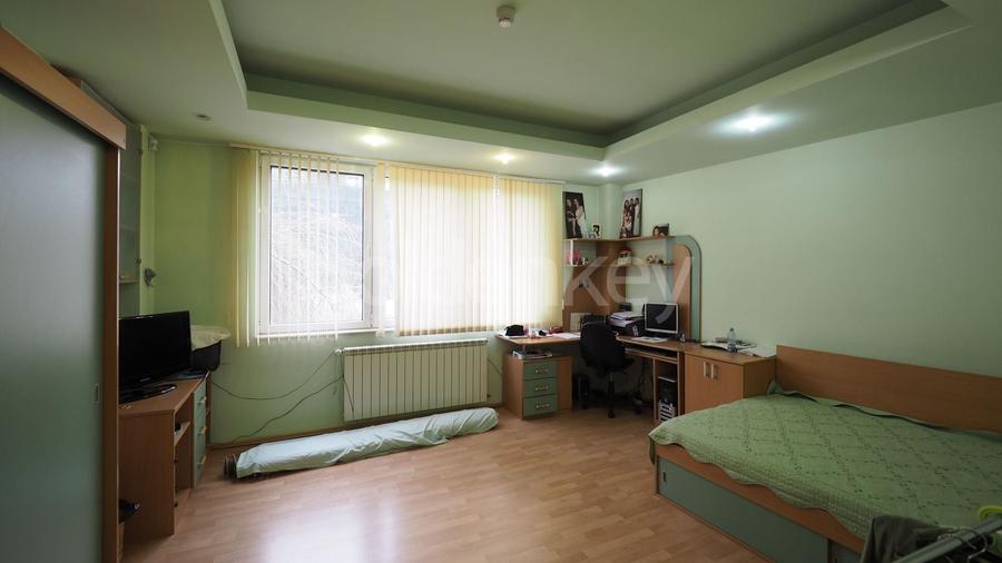 Casă individuală cu 8 camere cu Canalizare în Herăstrău