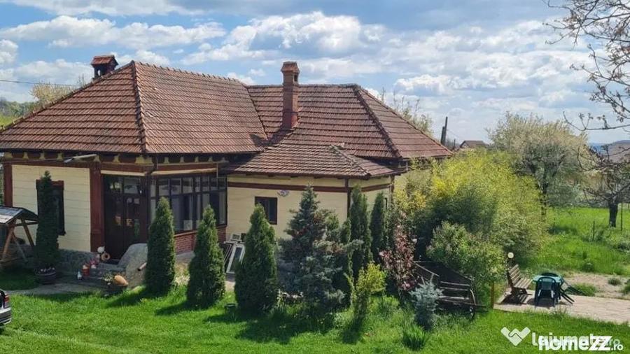 Casă cu 7 camere cu Teren 20855 Mp în Central