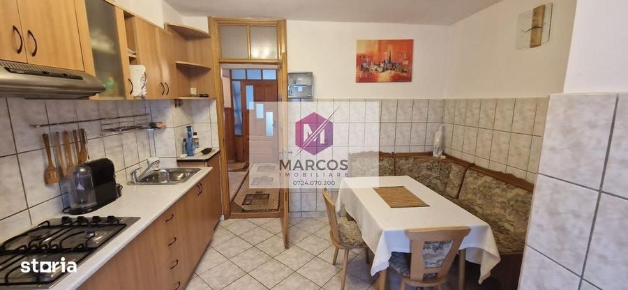 Apartament cu 4 camere decomandat în Central