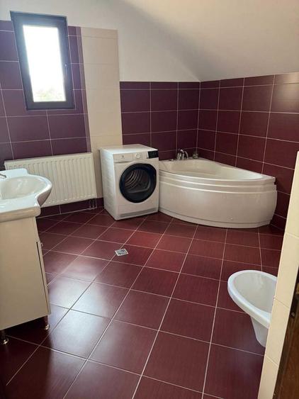 Casă cu 4 camere cu Teren 450 Mp în Central