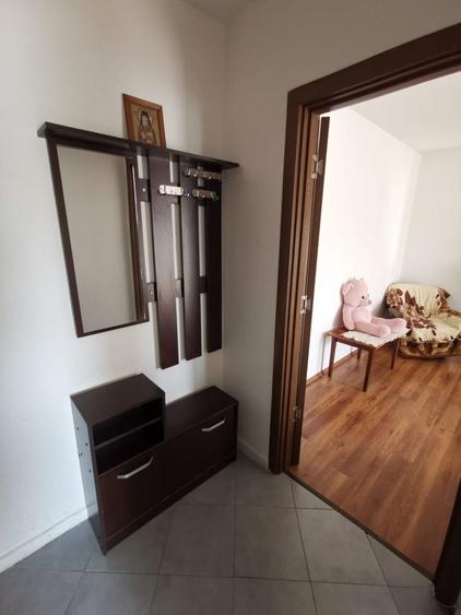 Apartament cu 2 camere semidecomandat în Cotu