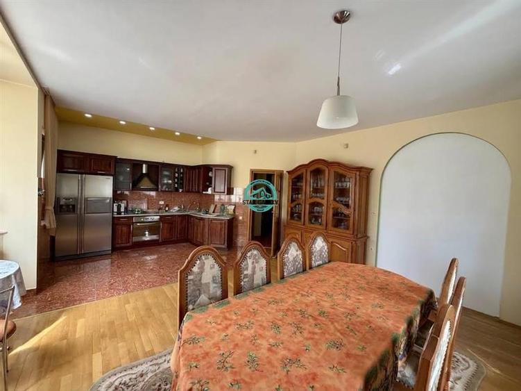 Casă individuală cu 8 camere cu Canalizare în Sângeorgiu de Mureș