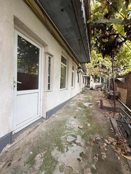 Casă individuală cu 3 camere cu Canalizare în Piața Centrală