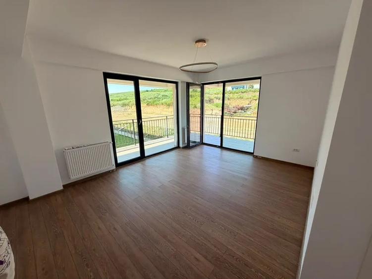 Apartament cu 3 camere decomandat în Bucium