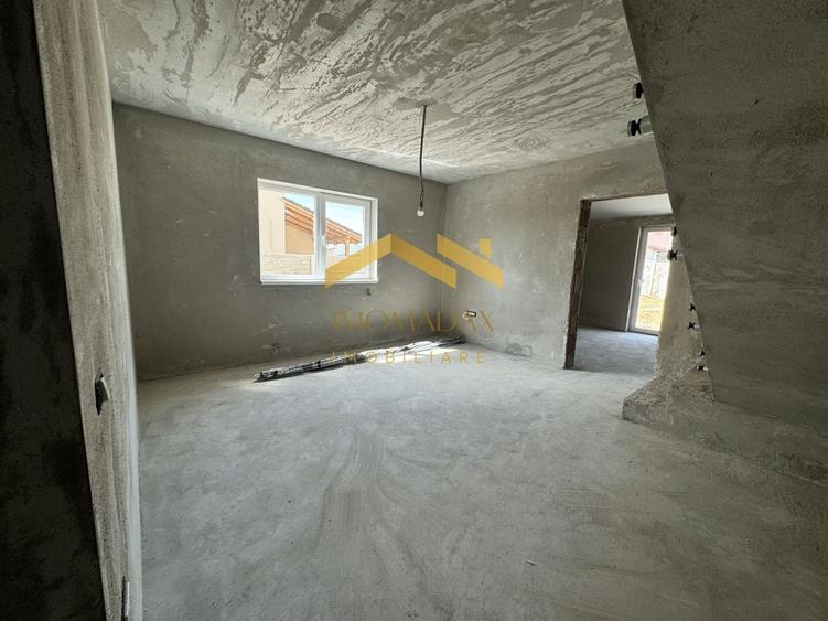 Duplex cu 4 camere cu Canalizare în Bucovăț (Remetea Mare)