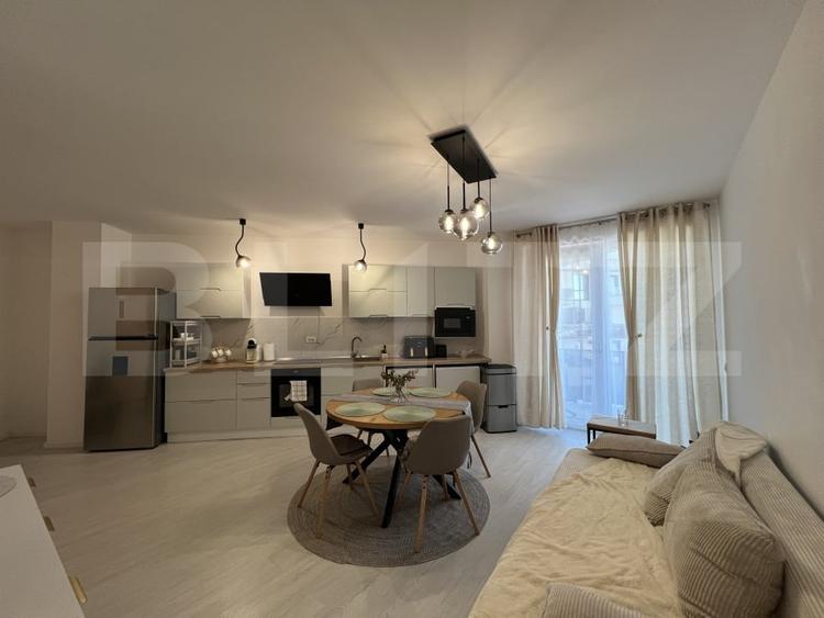Apartament cu 2 camere semidecomandat, mobilat în Florești