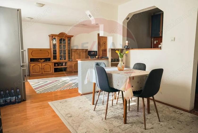 Casă cu Teren 946 Mp în Central
