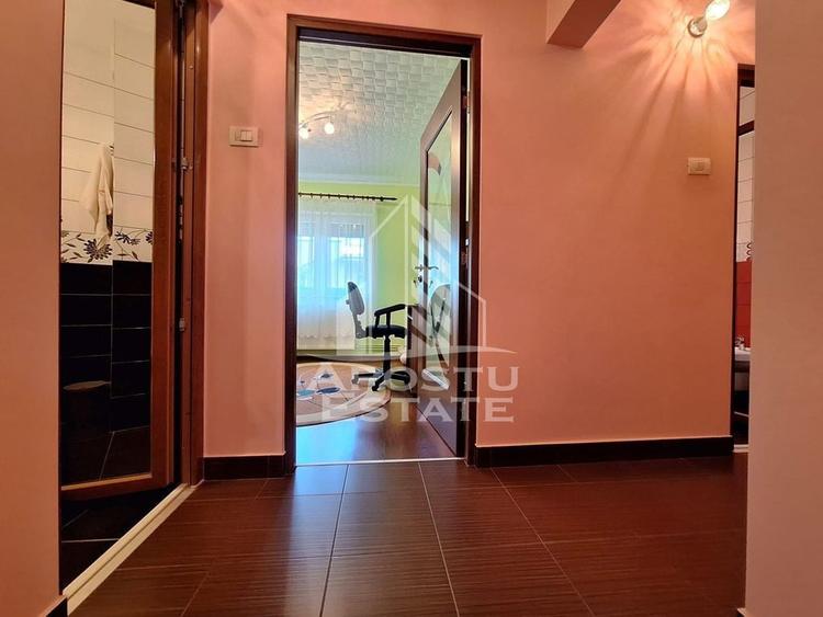 Apartament cu 3 camere decomandat în Boul Roșu