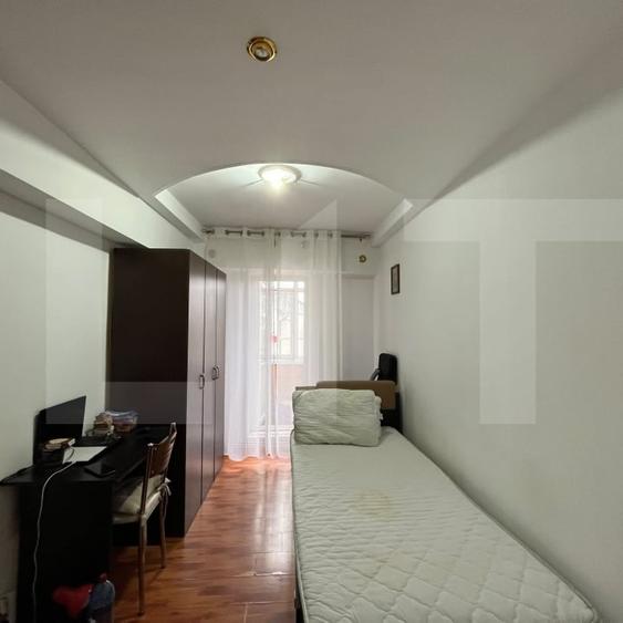 Apartament cu 4 camere decomandat, mobilat în Central