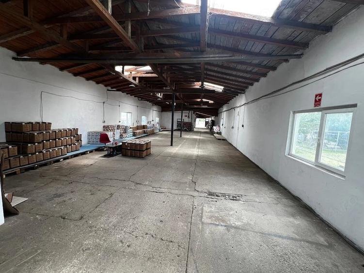 Spațiu comercial, de 905 mp, în Mărăcineni