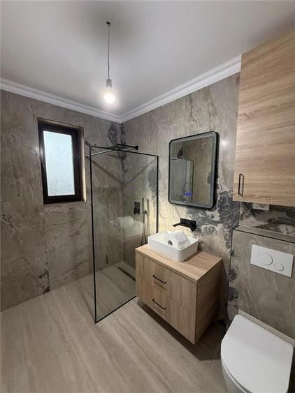 Casă individuală cu 5 camere cu Piscina în Moșnița Nouă