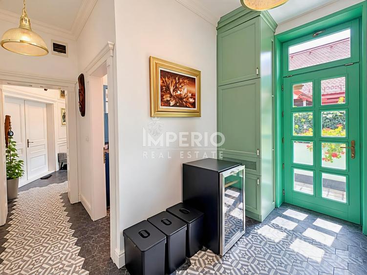 Apartament cu 3 camere semidecomandat, mobilat în Central