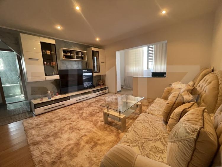 Apartament cu 2 camere semidecomandat, mobilat în Est