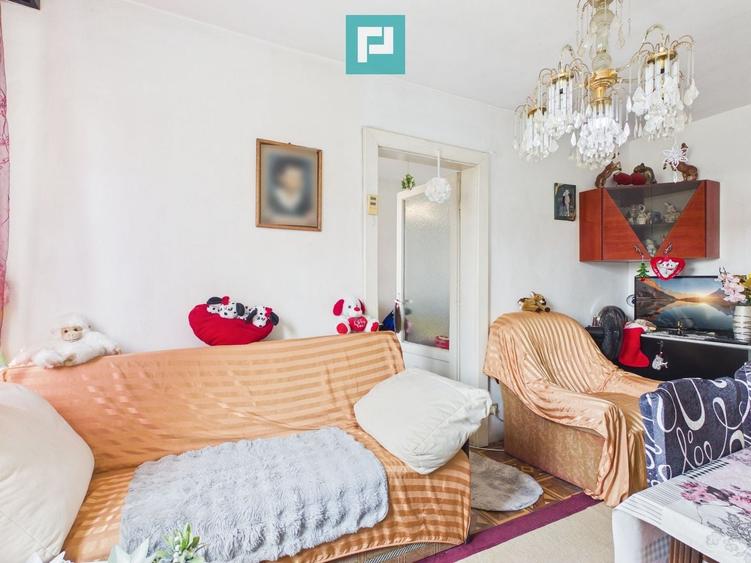 Apartament cu 3 camere semidecomandat în Valenta