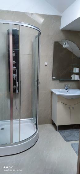 Casă cu 6 camere cu Teren 2500 Mp în Moreni