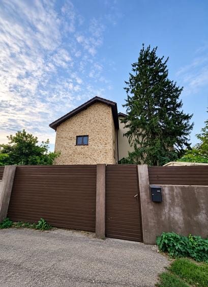 Casă cu 5 camere cu Garaj în Tunari
