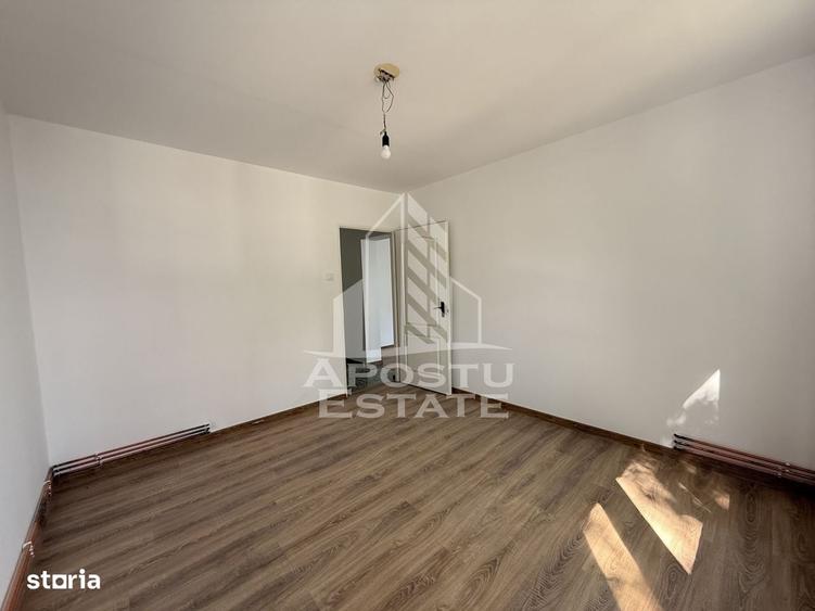 Apartament cu 3 camere semidecomandat în Tipografilor